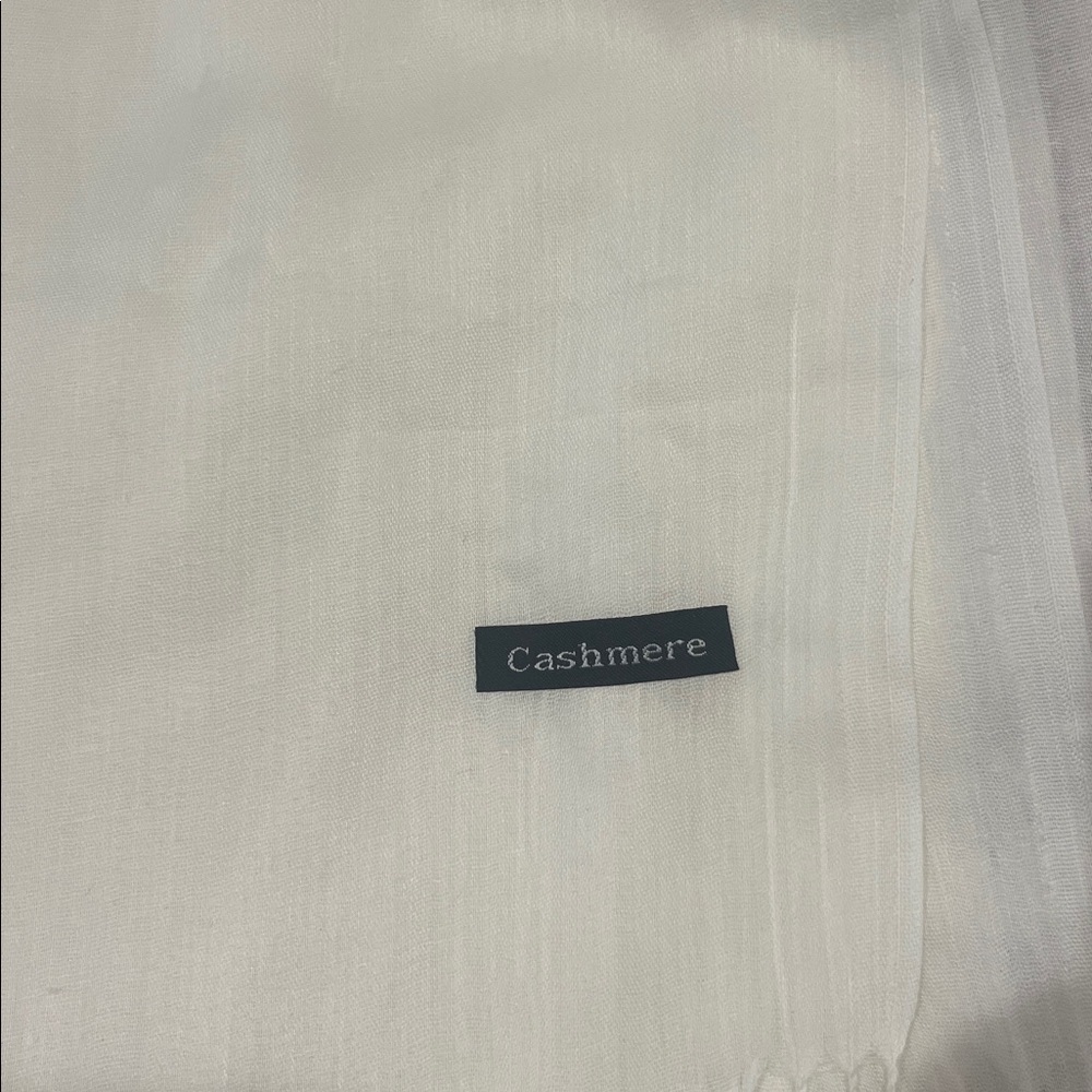 CASHMERE Elegant White Shawl Wrap - Picture 3 of 6